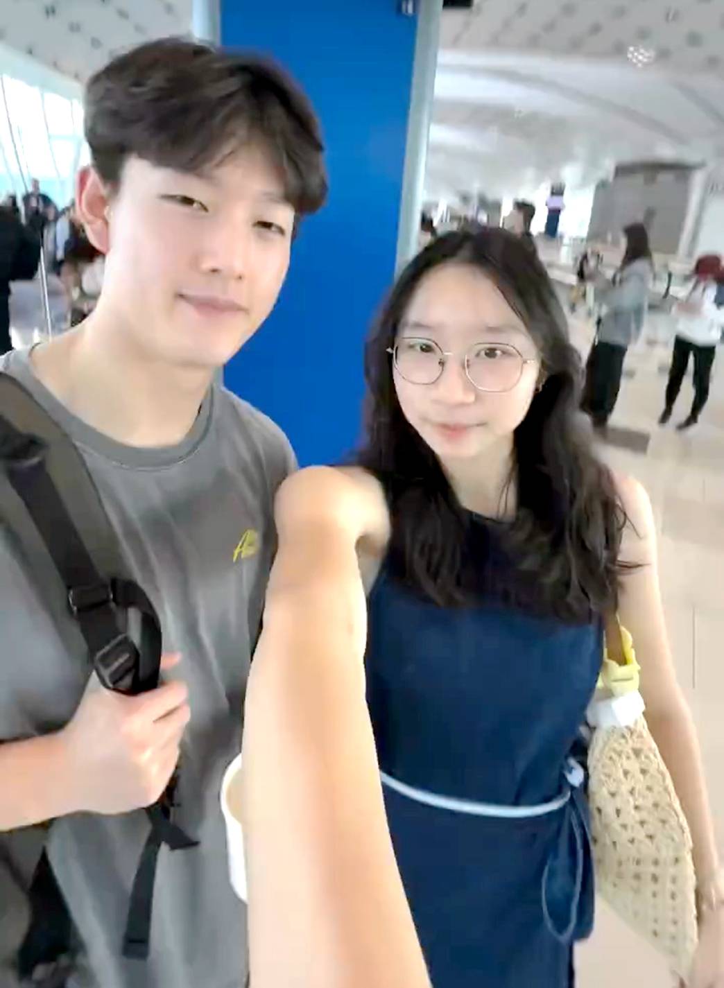 原創恭喜！錯過全運會後22歲乒乓球新星公開戀情，空手道男友高大帥氣