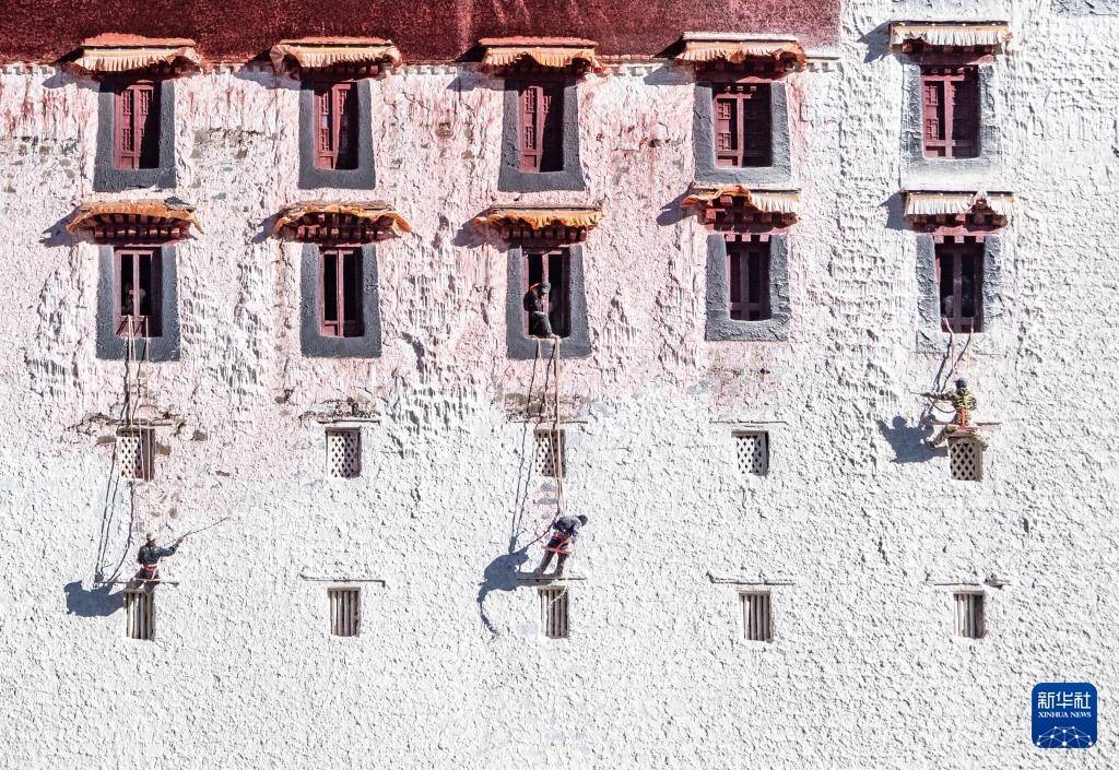布達拉宮迎來年度“美容”