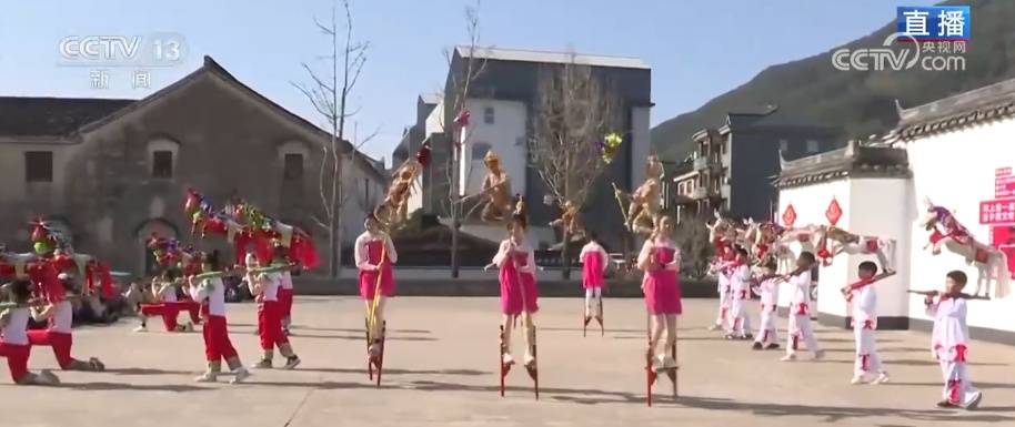 新年伊始消費升溫年貨市集火熱 “頂流”美食滿足味蕾活躍經濟