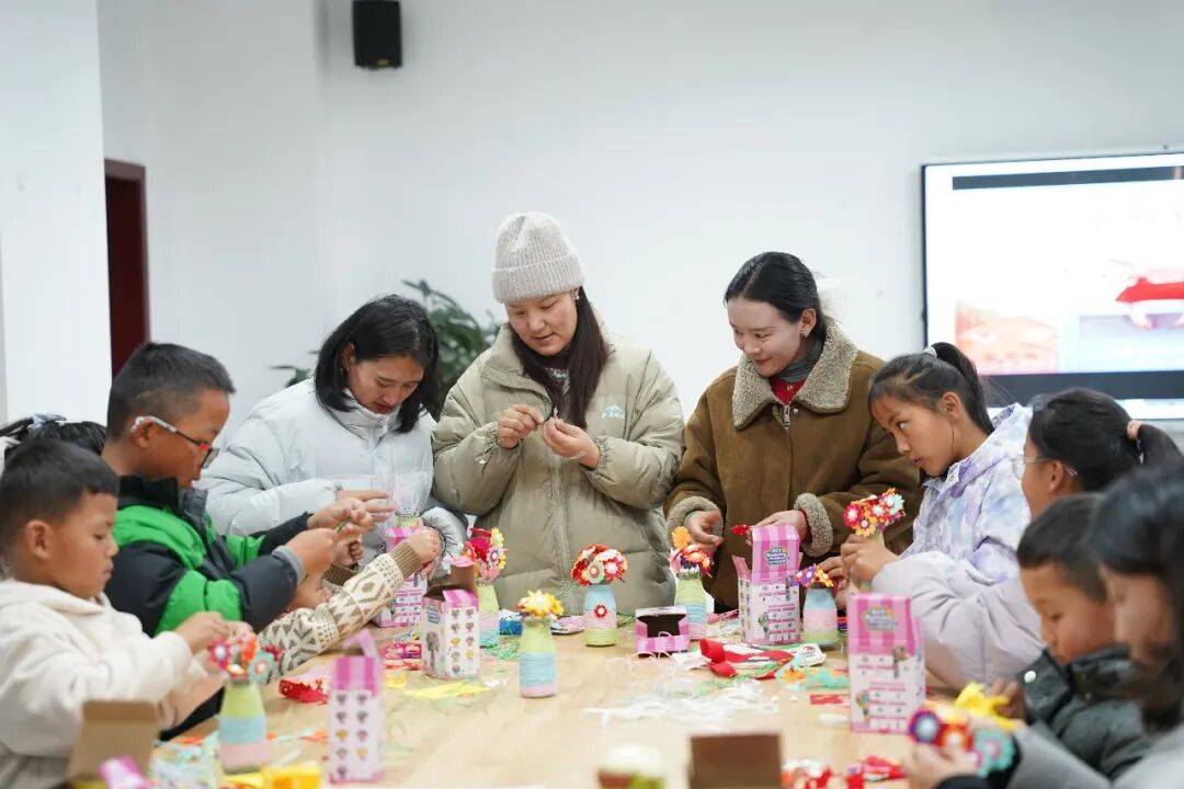 西藏拉薩市圖書館組織開展少兒暖冬情感實踐營活動