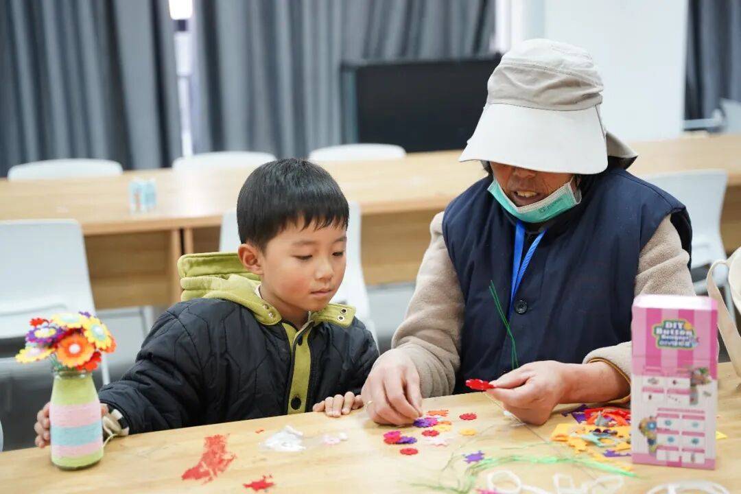 西藏拉薩市圖書館組織開展少兒暖冬情感實踐營活動