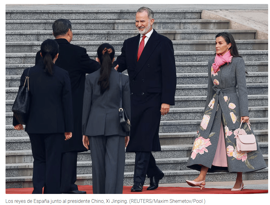 萊蒂齊亞女王身著灰色新刺繡大衣向中國致敬！