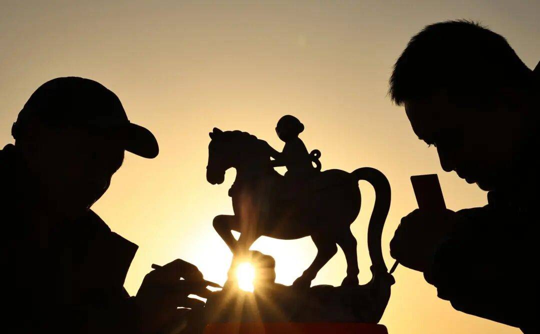 馬年臨近，生肖“石雕馬”雕刻受歡迎