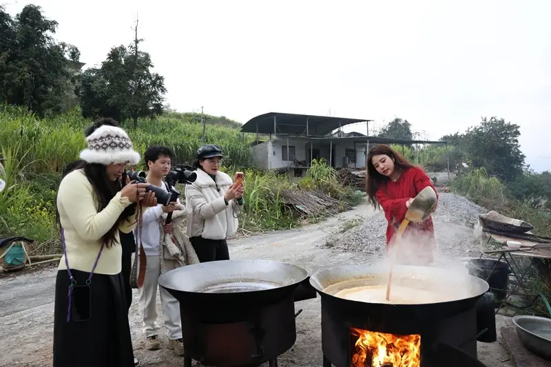從山水秘境到舌尖盛宴 旅遊達人在羅甸邂逅“橙”意暖冬