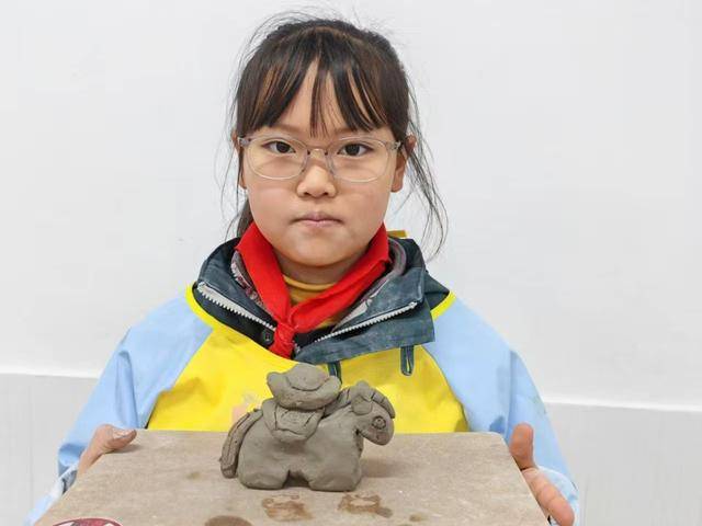 鄭州市管城回族區外國語小學開展生肖主題勞動創作活動