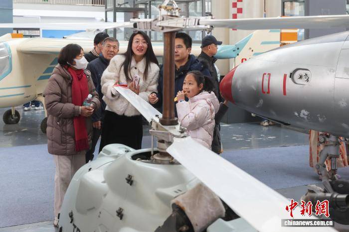 民眾走進南京航空航天大學體驗夢想與科技交匯之旅