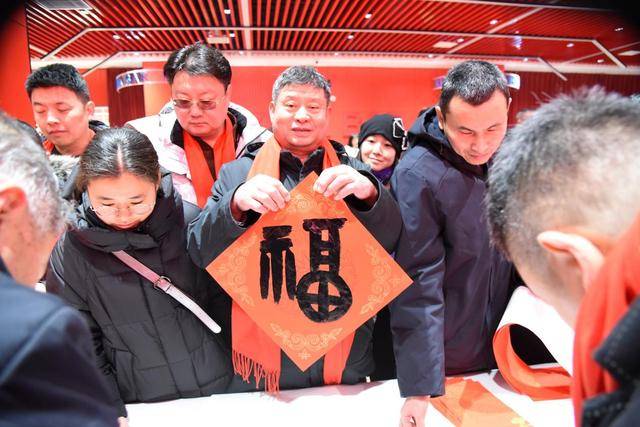 邯鄲市總工會舉辦“送萬福、進萬家”書法公益活動