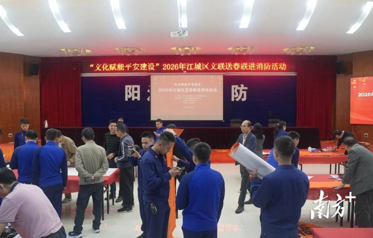 致敬春節堅守者！江城書法家為消防指戰員送上“平安福”