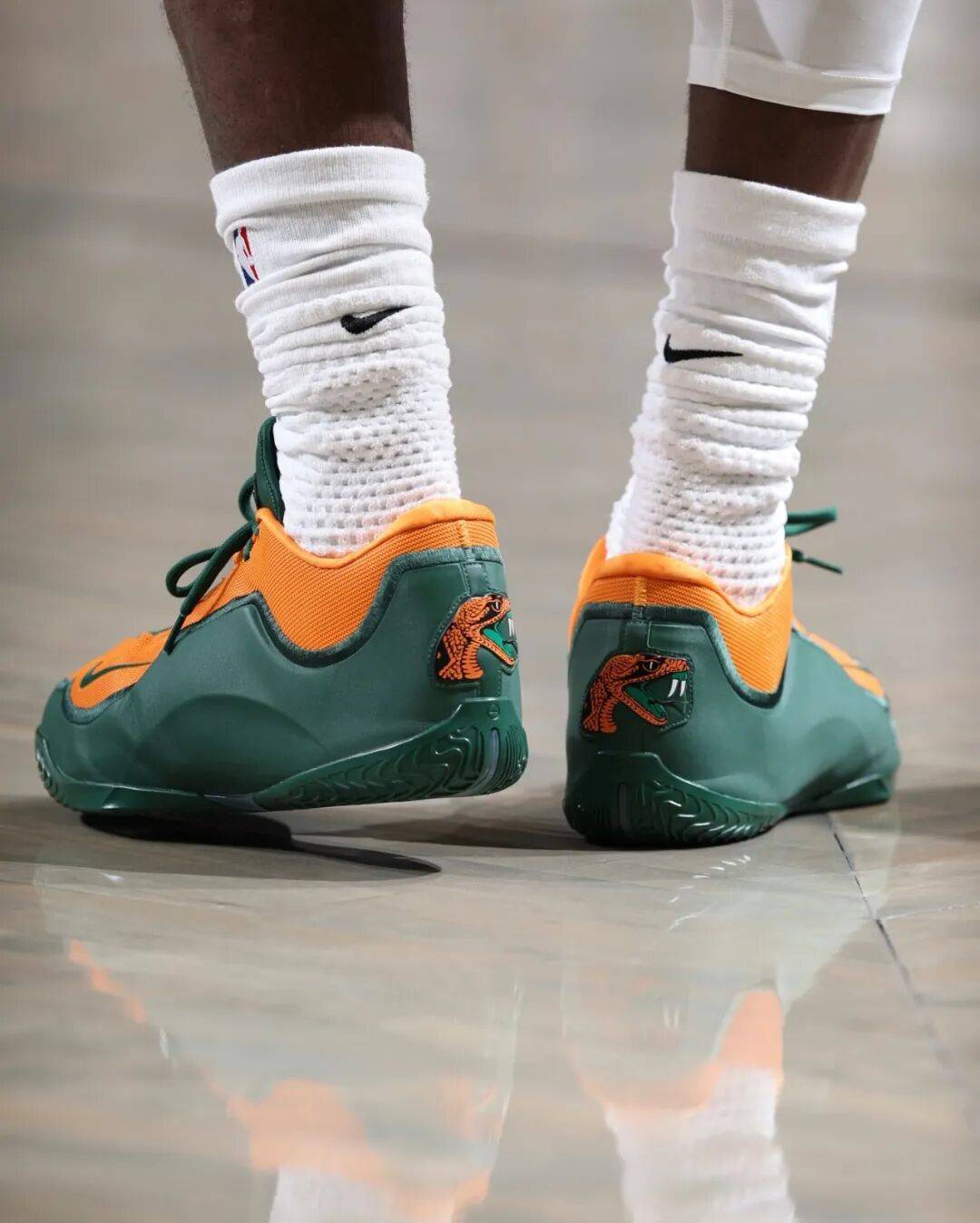 詹姆斯上腳各種大學PE LeBron 23！沒上過大學，但大學配色的鞋不少！