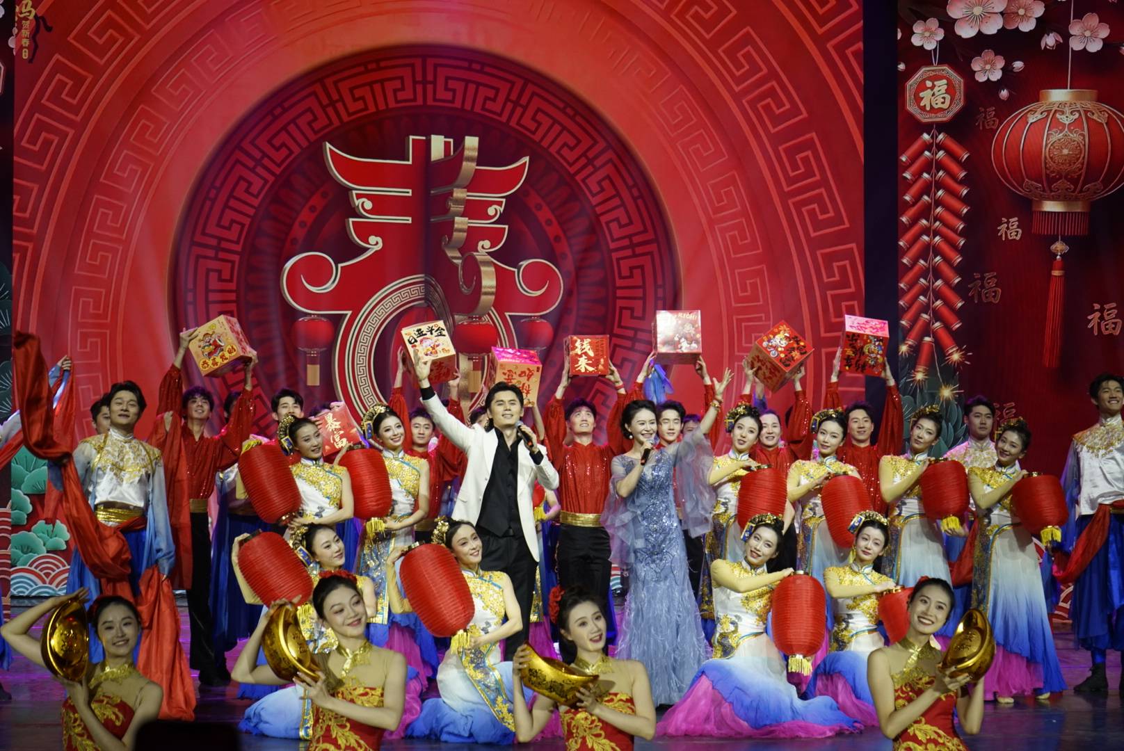 2026專場慰問演出互動環節拉近與外賣騎手、快遞員觀演距離