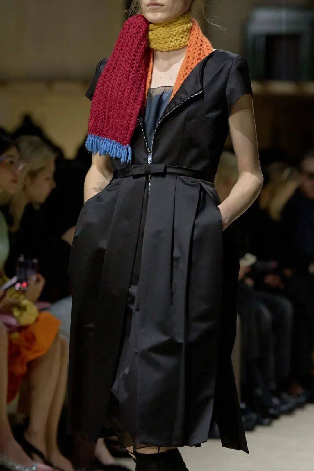 十五位女性，六十套造型，Prada 如何理解穿著