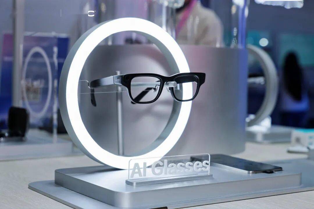 科大訊飛AI眼鏡亮相：支援多模態同傳翻譯，僅重40克