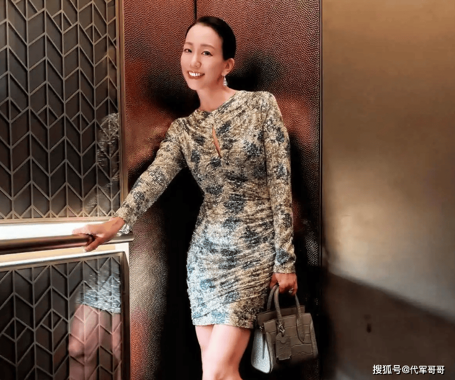 原創47歲吳辰君近況曝光！嫁給內地富商帶兒子移民迪拜，親歷戰火嚇到想哭