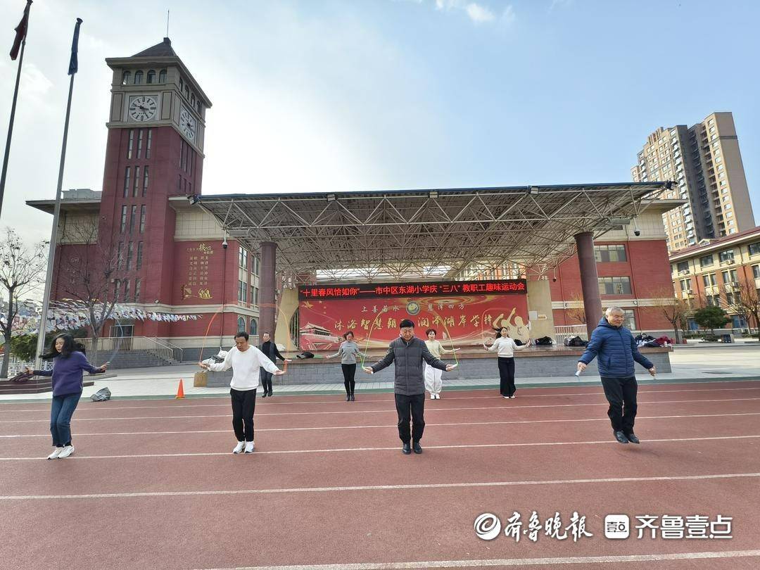 十里春風恰如你——東湖小學舉辦慶 “三八” 教職工趣味運動會