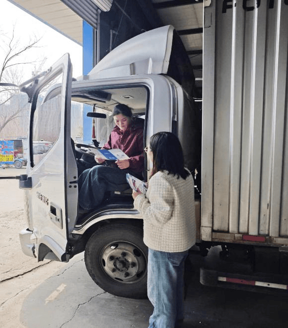 恆安標準人壽濟寧中支走進快遞站送服務，護航新就業群體金融安全