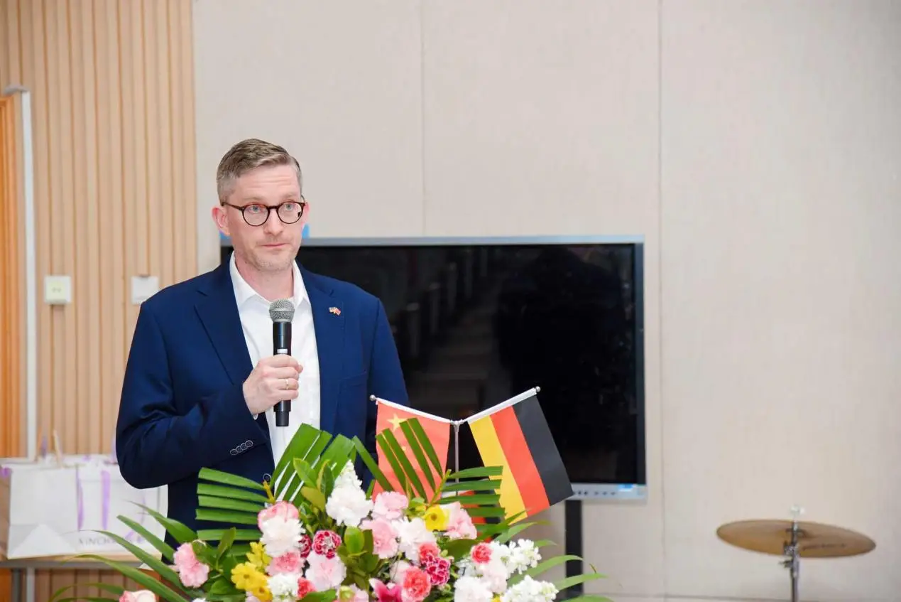 萬里之約！德國最古老中學打卡新川外國語