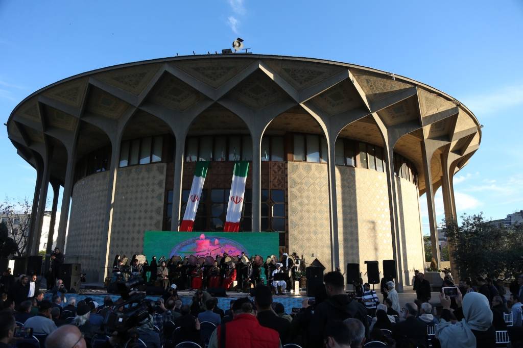 圖說｜310名師生遇難！伊朗悼念美以襲擊遇難小學生