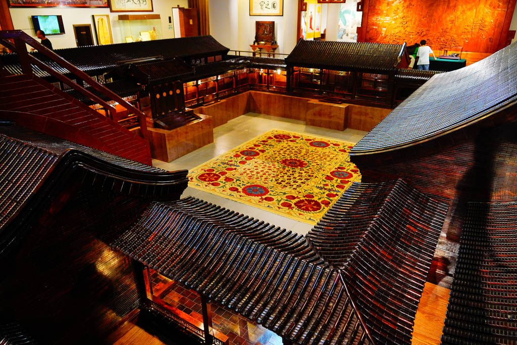 曾經的女首富陳麗華和她的紫檀收藏