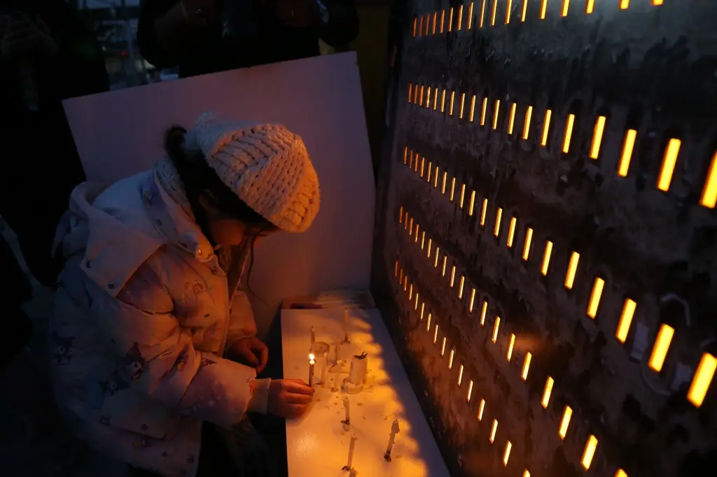 圖說｜310名師生遇難！伊朗悼念美以襲擊遇難小學生