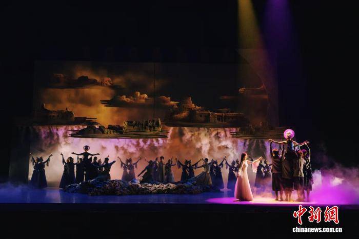 佟麗婭領銜舞蹈詩劇《在遠方·在這裡》太原首演