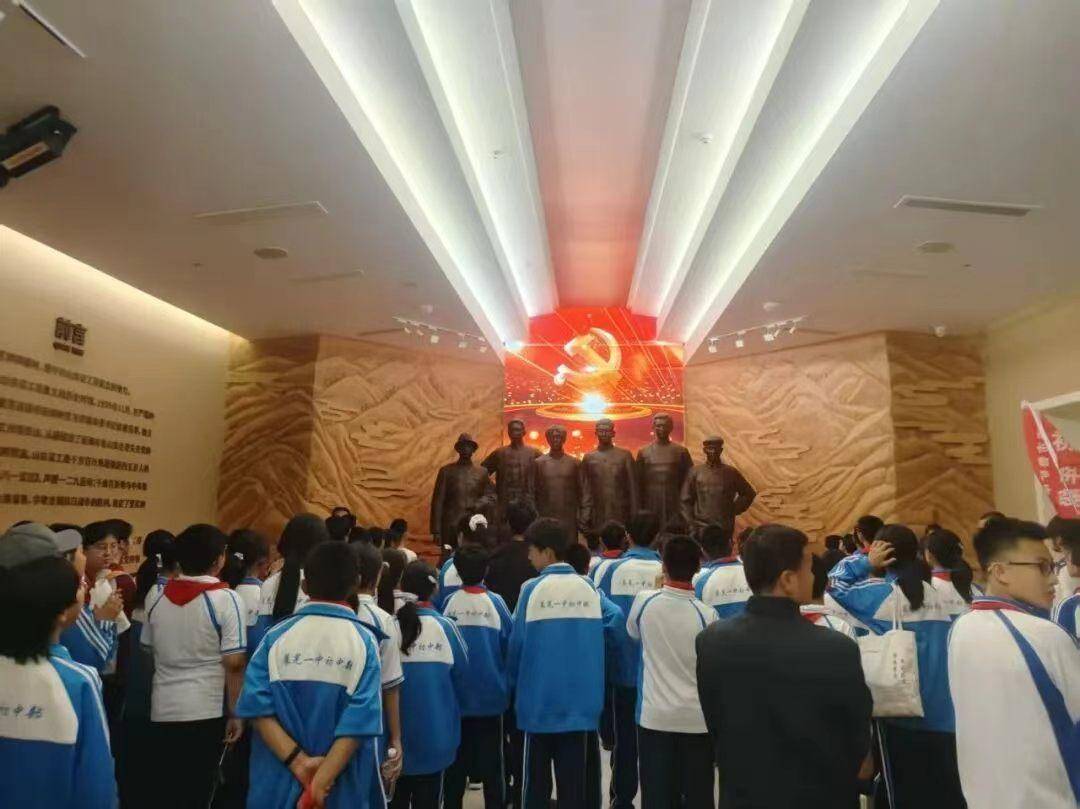 原創堅持黨建引領 傳承紅色基因 鑄魂育人——濟南市萊蕪第一中學初中部（魯礦中學）開展“行走的思政課”活動