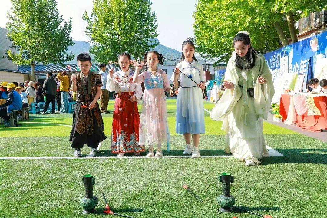 南山仲宮街道西郭小學第四屆校園文化藝術節舉行