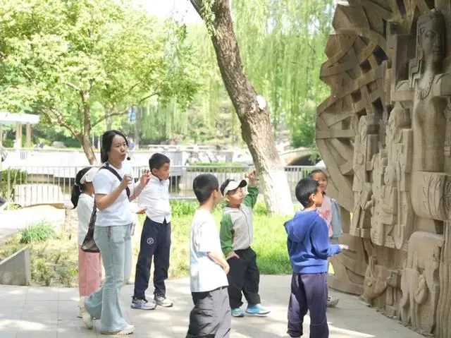 春日研學正當時！石景山區圖書館帶您走進雕塑公園，不負五一好時光