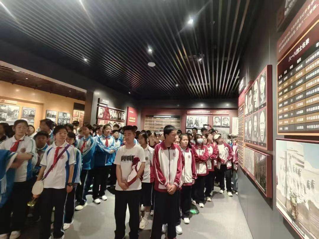 原創堅持黨建引領 傳承紅色基因 鑄魂育人——濟南市萊蕪第一中學初中部（魯礦中學）開展“行走的思政課”活動