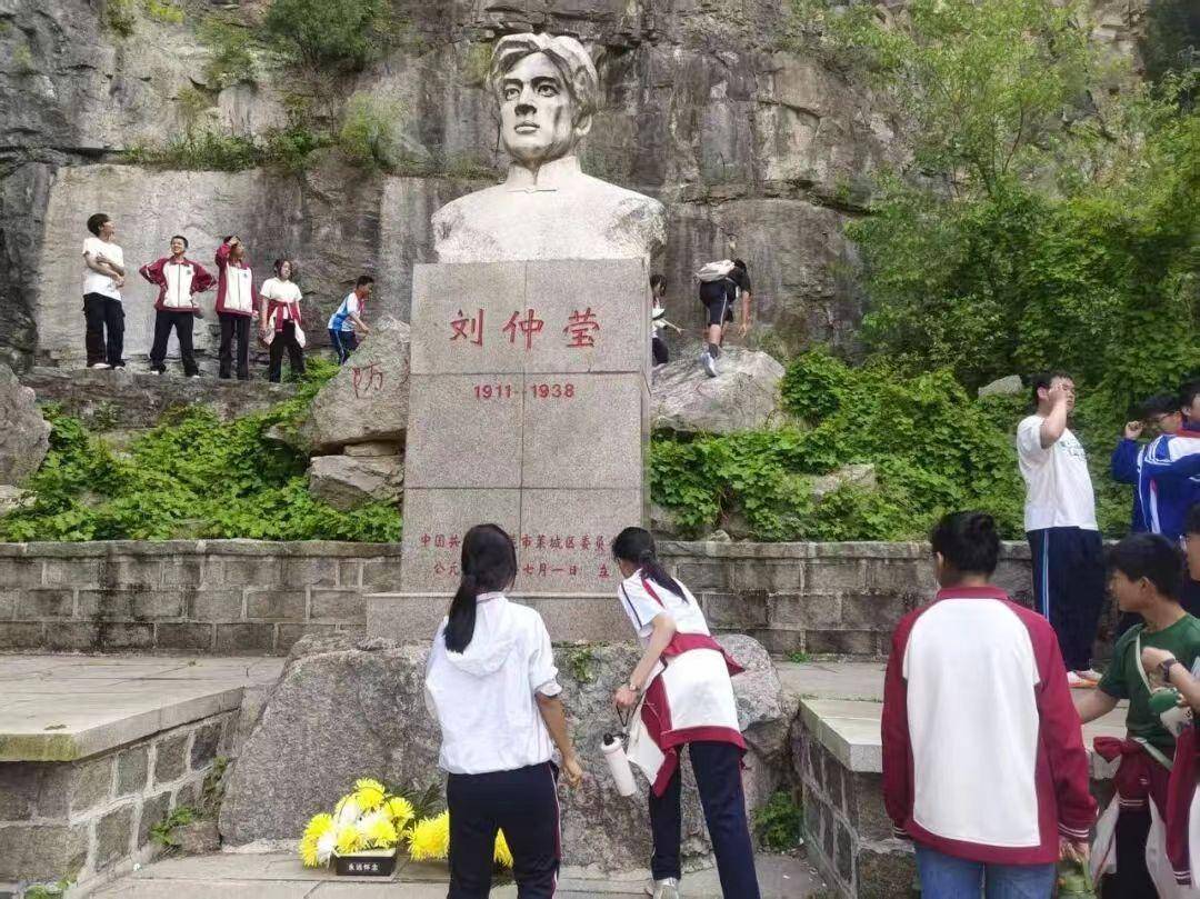 原創堅持黨建引領 傳承紅色基因 鑄魂育人——濟南市萊蕪第一中學初中部（魯礦中學）開展“行走的思政課”活動