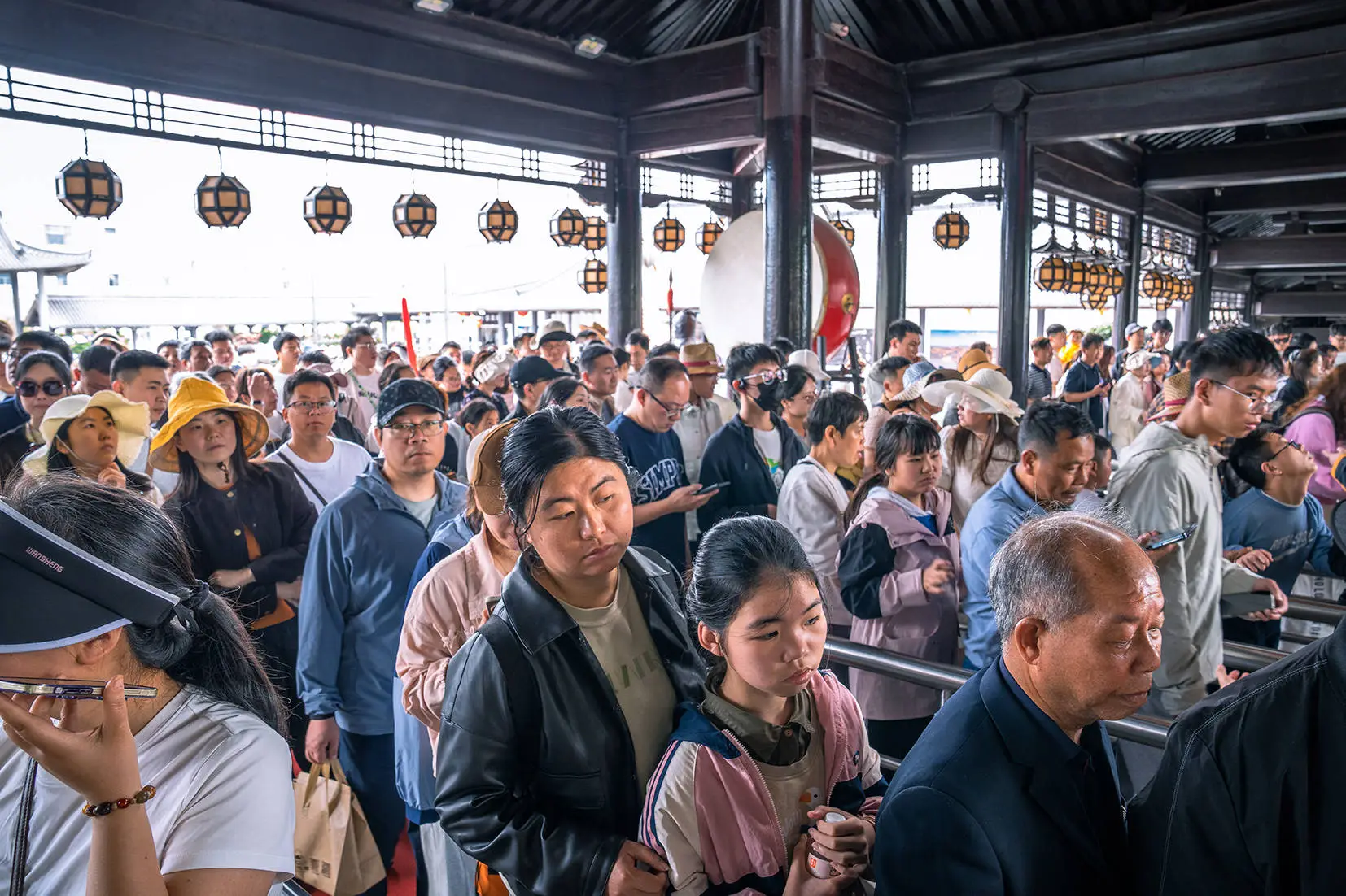 五一象山影視城徹底封神！人潮擠爆景區，終於知道為啥一直這麼火