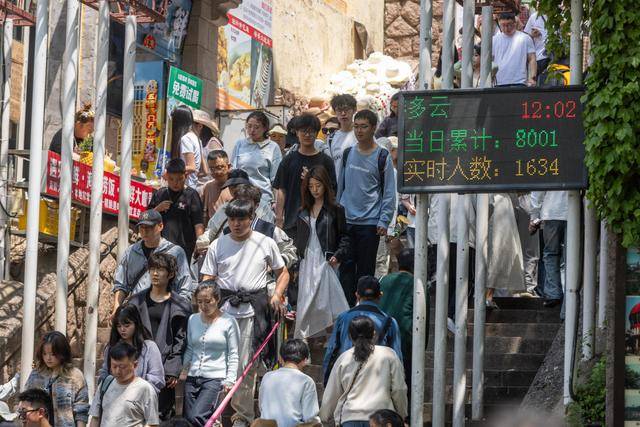 青島老城旅遊熱，訊號山人氣旺