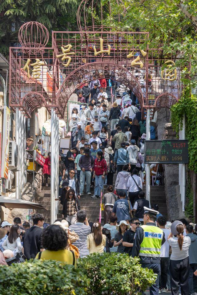 青島老城旅遊熱，訊號山人氣旺