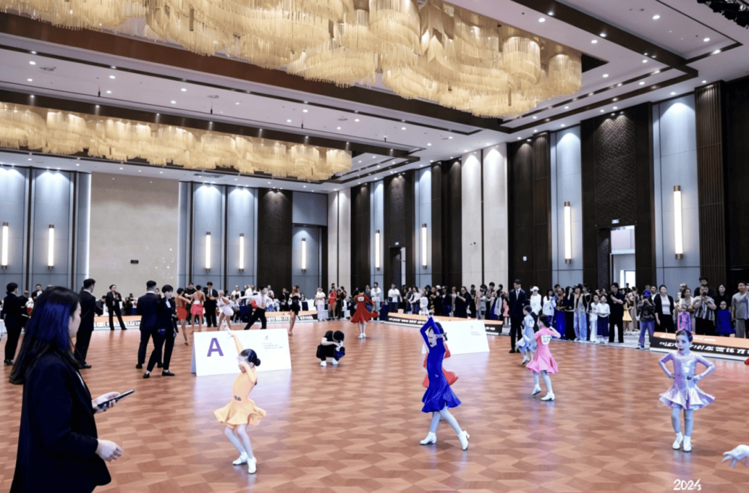 賽事風采 | 青島代表隊出戰山東省體育舞蹈公開賽 青少年選手賽場展風采