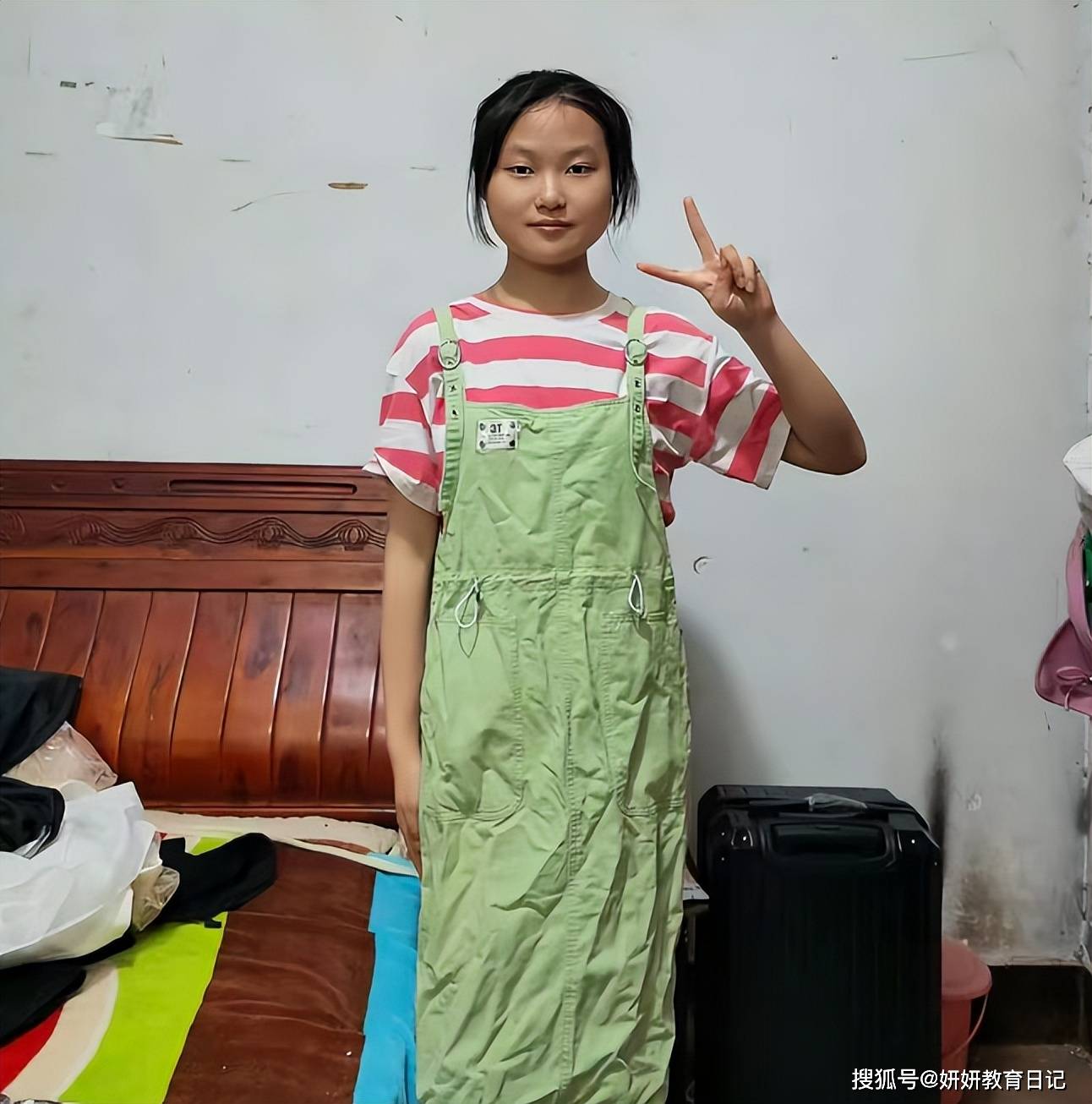 原創“求你把衣服全扔了吧”，鄉鎮女大學生0審美穿搭，讓人眼前一黑