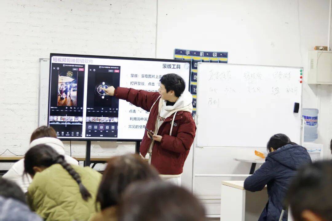 成都夜校即將開班！咖啡、化妝、書法、網球、羽毛球、瑜伽、舞蹈、鋼琴...