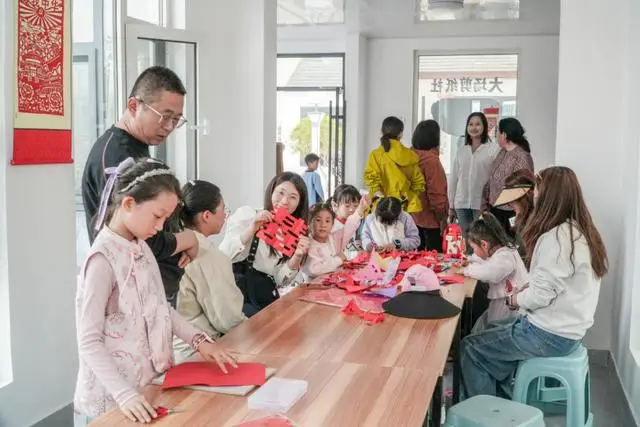 40餘畝銀杏林水系、土窯燜烤美食，“反向度假”帶火青島西海岸新區大場鎮“前河小院”