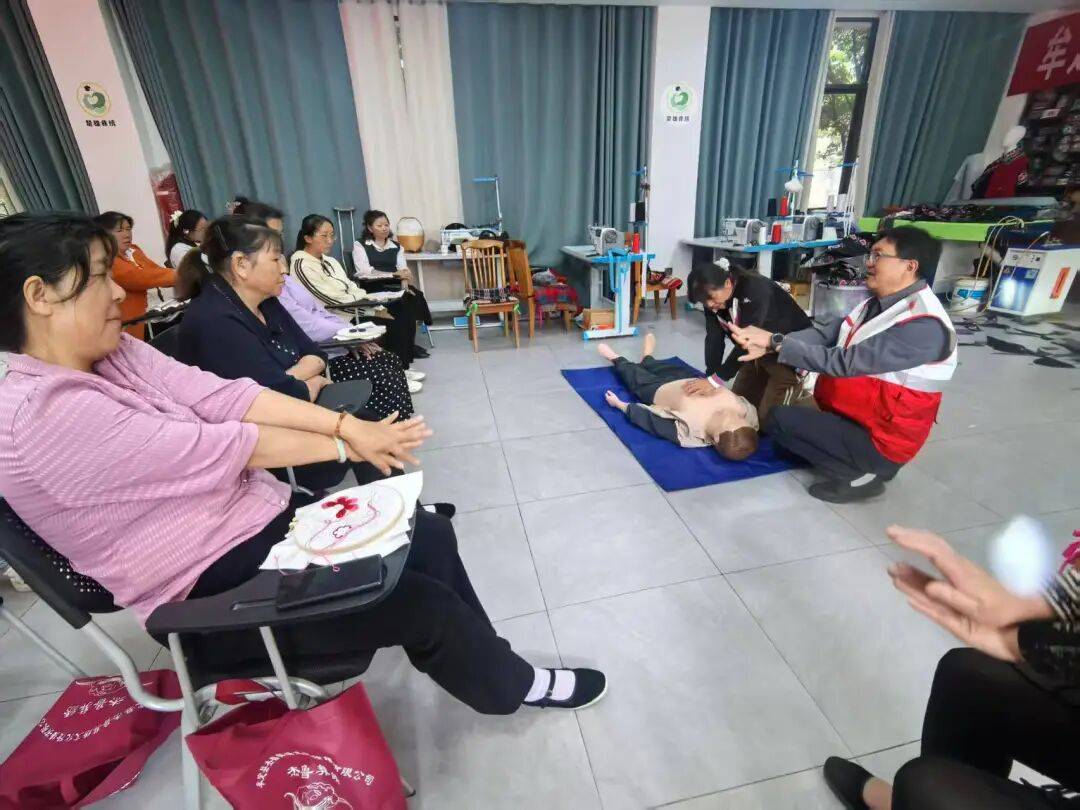 牟定縣：紅十字應急救護培訓走進彝族刺繡培訓班