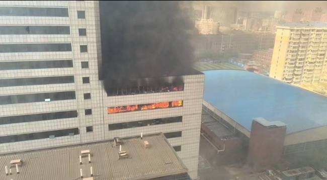 長春一停業裝修飯店發生火災 無人員傷亡