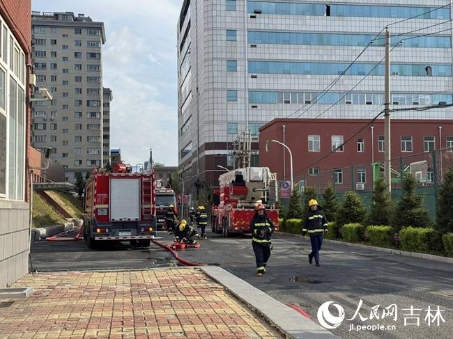 長春一停業裝修飯店發生火災 無人員傷亡