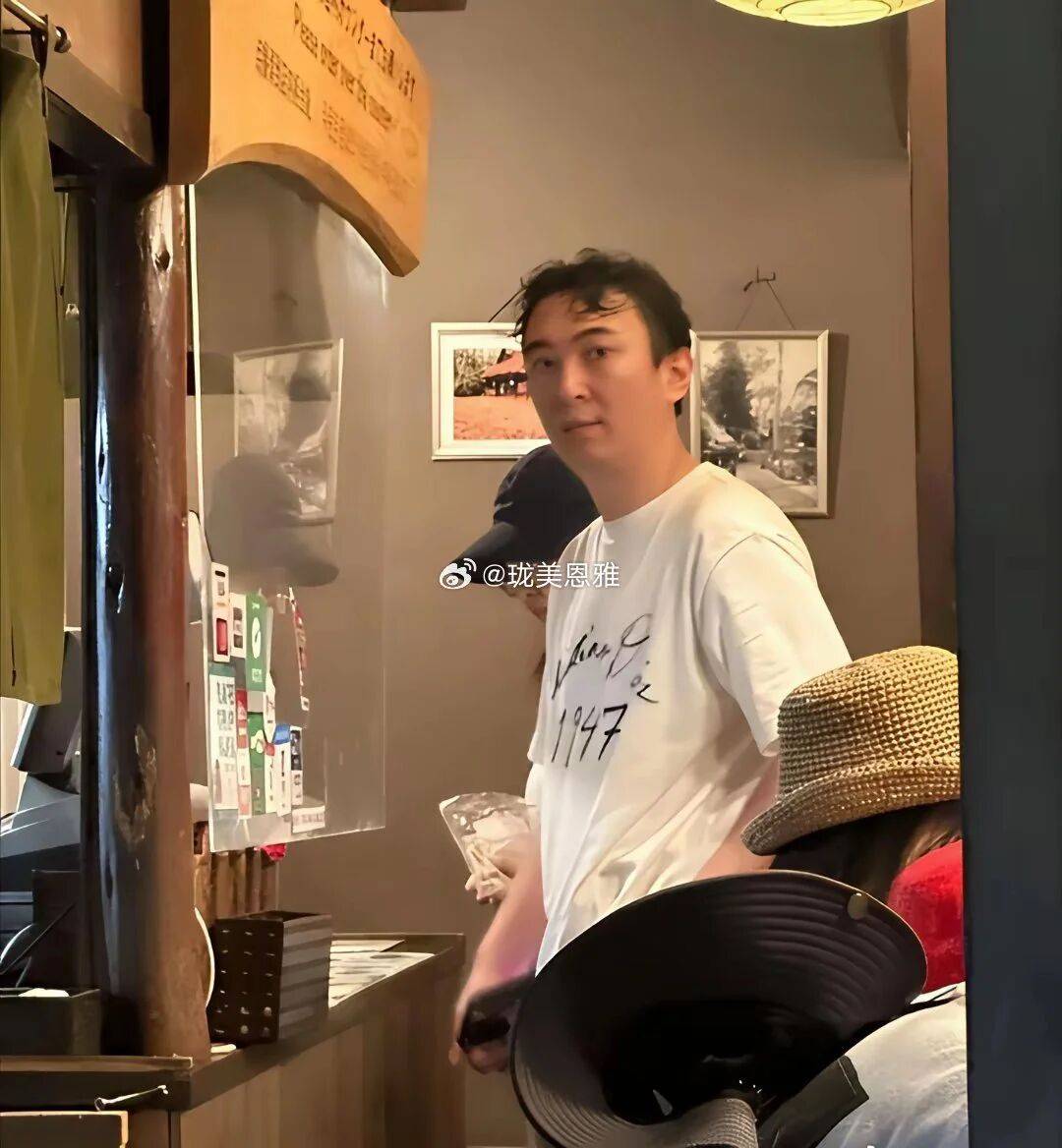 王思聰頂不住了？被曝賣收藏回血