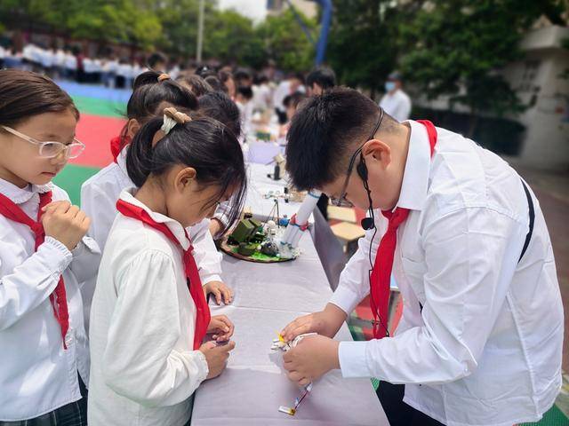 二七區淮河東路小學舉辦2026年科技節暨工程教育成果展