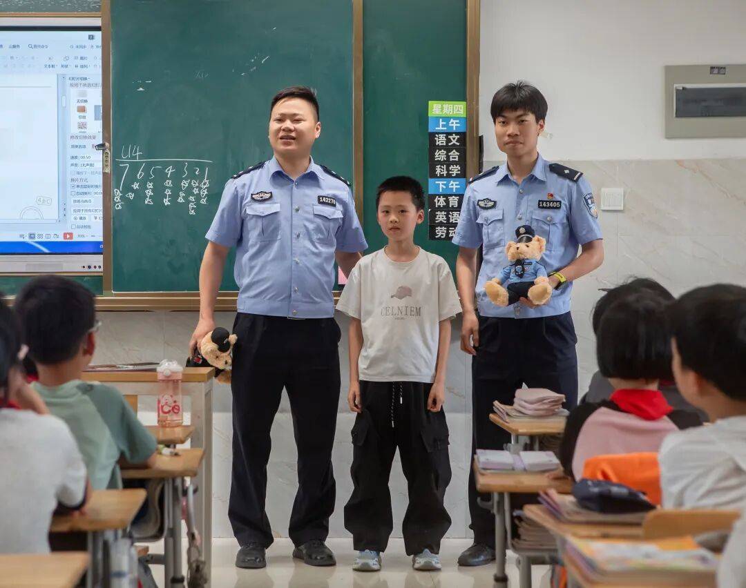 一場特殊的“科普課”小學生救助國家保護動物獲民警點贊