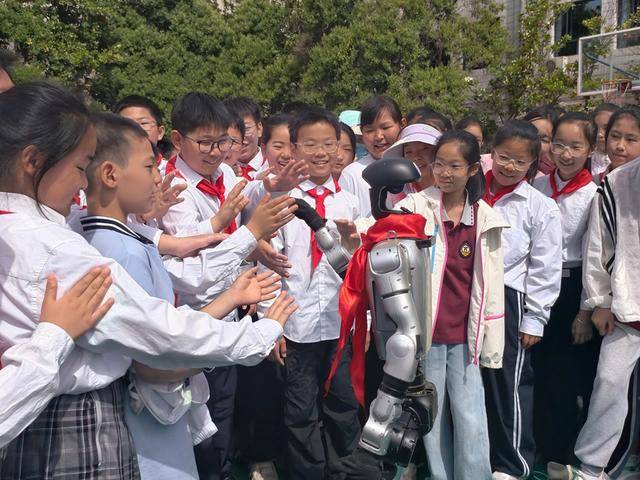 二七區淮河東路小學舉辦2026年科技節暨工程教育成果展
