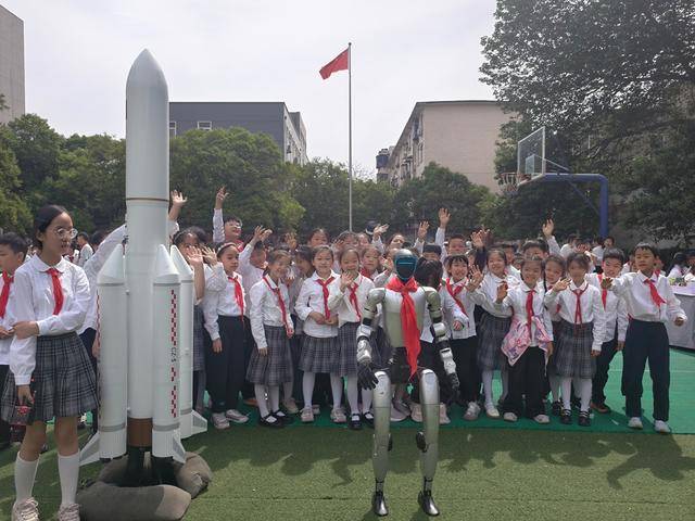 二七區淮河東路小學舉辦2026年科技節暨工程教育成果展