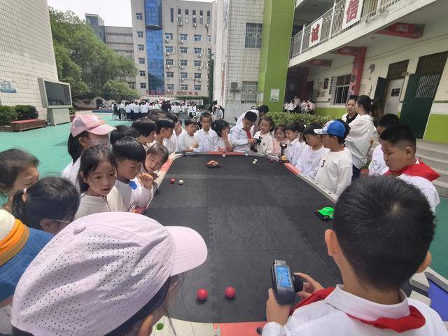 二七區淮河東路小學舉辦2026年科技節暨工程教育成果展
