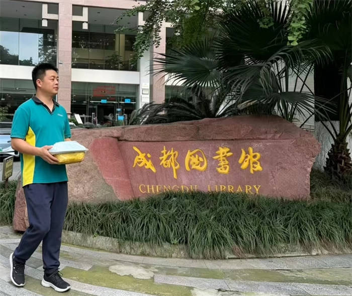 成都郵政聯合成都圖書館 讓圖書網借進萬家