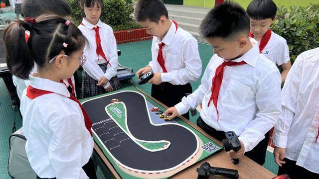 二七區淮河東路小學舉辦2026年科技節暨工程教育成果展