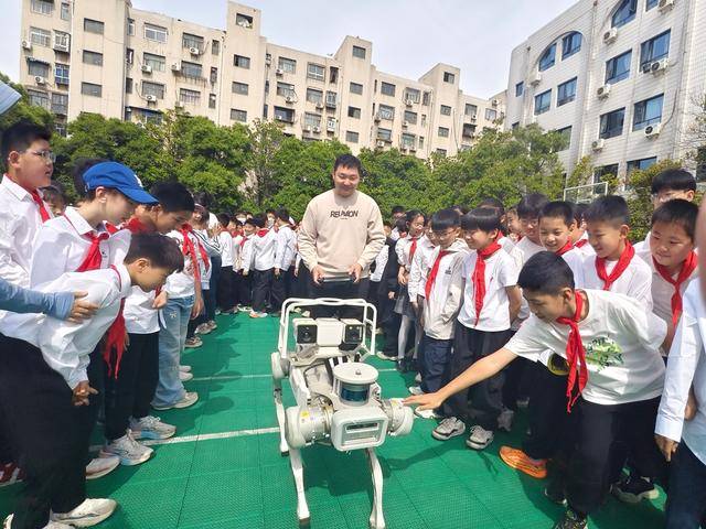 二七區淮河東路小學舉辦2026年科技節暨工程教育成果展