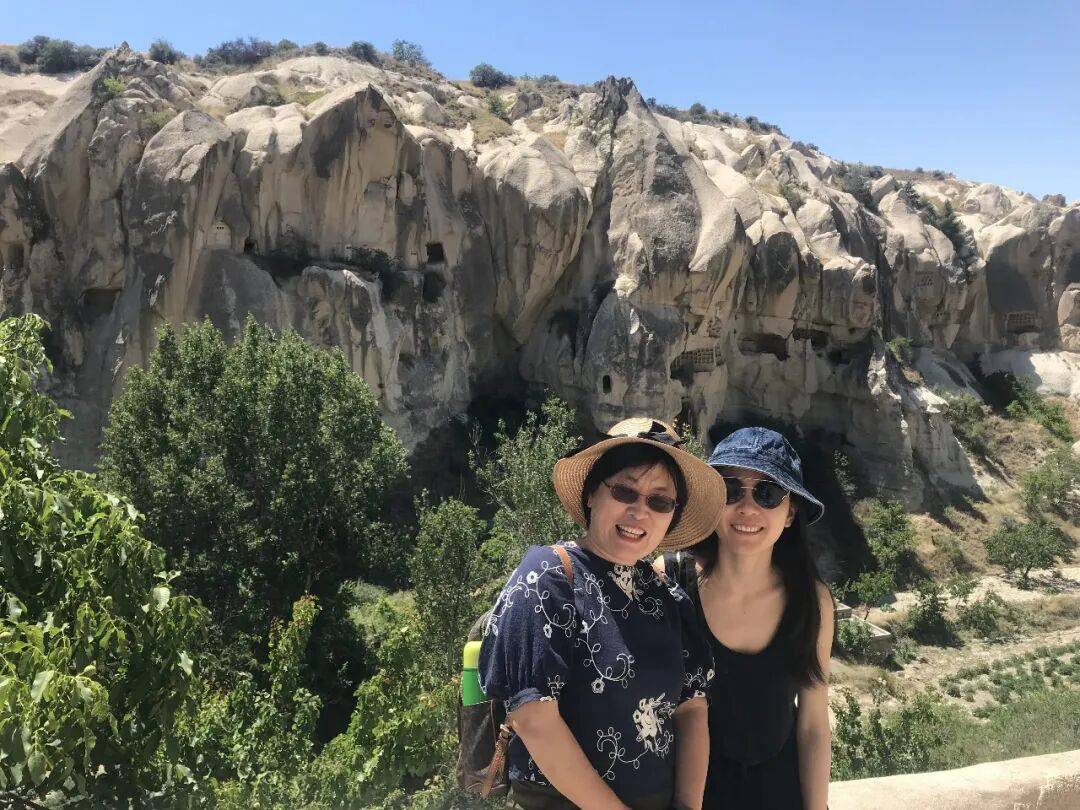 在風暴裡為女性辯護的律師，決定養一個“不好惹”的女兒