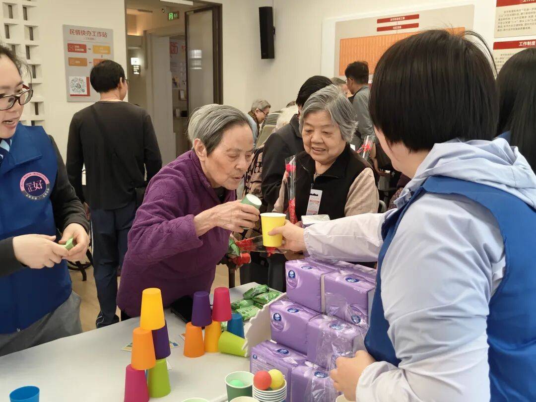 歌舞、書法、生日會，長者歡聚其樂融融